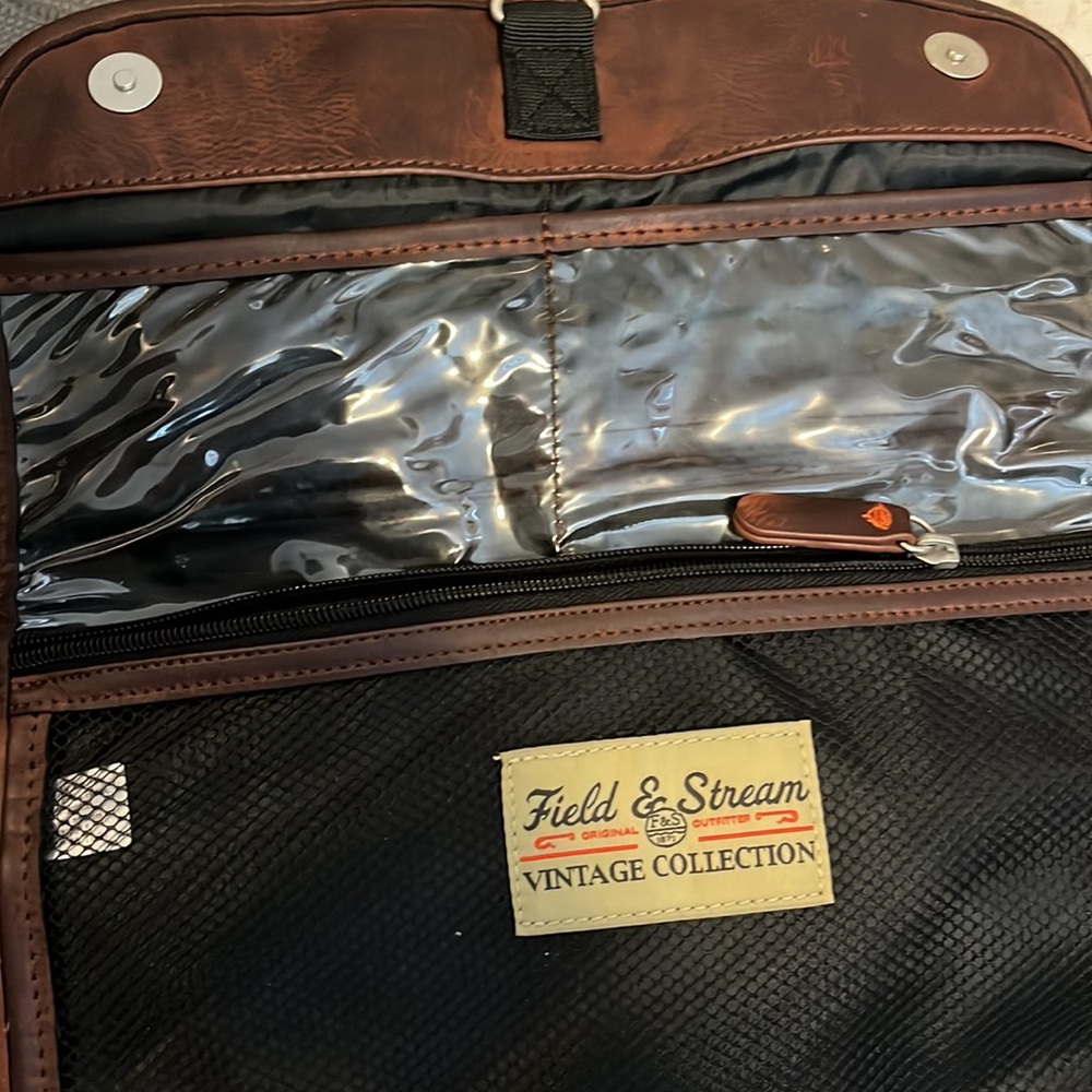 Toiletry bag - Picture 4 of 10